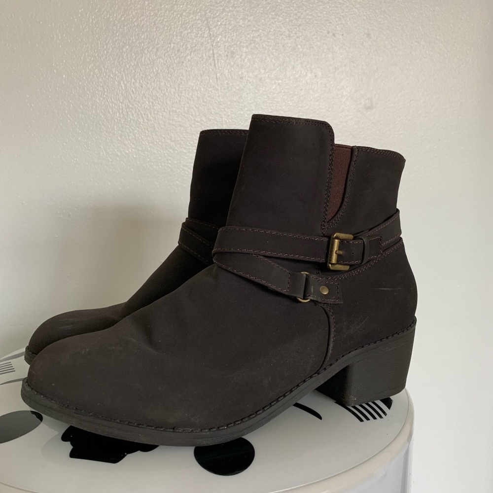 BROWN HEELED BOOTIES